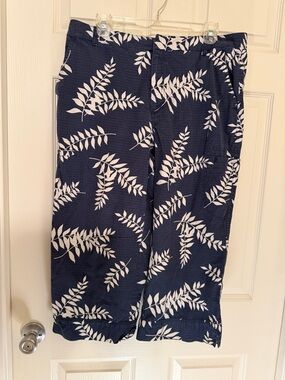 Izod Navy and White Leaf-Print Petite Capri Pants with Pink Trim